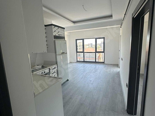 REELDEN ANAYOLA SAHİLE YAKIN HOLLÜ SIFIR SATILIK 1+1 DAİRE - Görsel 14