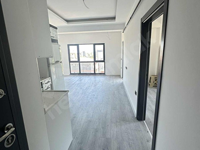 REELDEN ANAYOLA SAHİLE YAKIN HOLLÜ SIFIR SATILIK 1+1 DAİRE - Görsel 13