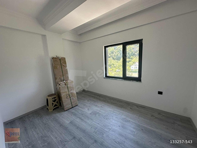 REELDEN ANAYOLA SAHİLE YAKIN HOLLÜ SIFIR SATILIK 1+1 DAİRE - Görsel 6