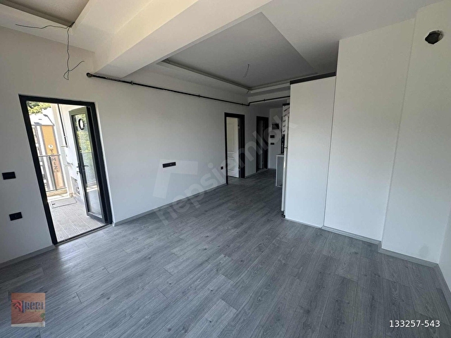 REELDEN ANAYOLA SAHİLE YAKIN HOLLÜ SIFIR SATILIK 1+1 DAİRE - Görsel 16