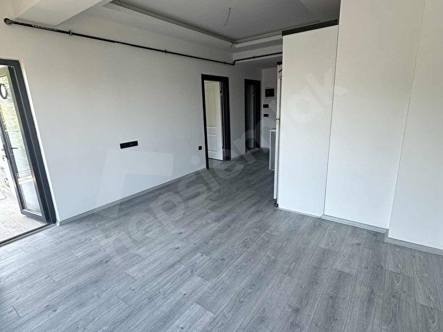 REELDEN ANAYOLA SAHİLE YAKIN HOLLÜ SIFIR SATILIK 1+1 DAİRE - Görsel 12
