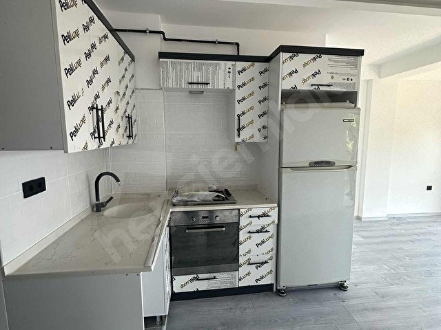 REELDEN ANAYOLA SAHİLE YAKIN HOLLÜ SIFIR SATILIK 1+1 DAİRE - Görsel 15