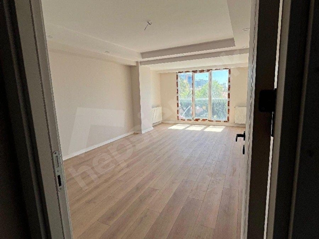 Bahçelievler Adnan Kahveci Bulvarında Cadde Üzeri Kiralık Sıfır 3+1 Daire