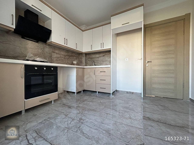 BURHANİYE ÖĞRETMENLERDE KONFORLU MÜSTAKİL 4+1 SATILIK TRİPLEKS