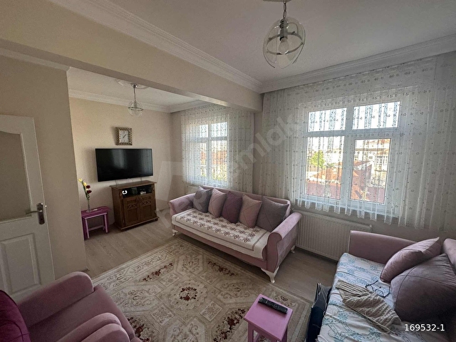 KÜÇÜKÇEKMECE YENİMAHALLEDE SATILIK ASANSÖRLÜ TADİLATLI 2+1 DAİRE