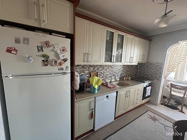 KÜÇÜKÇEKMECE YENİMAHALLEDE SATILIK ASANSÖRLÜ TADİLATLI 2+1 DAİRE - Görsel 8