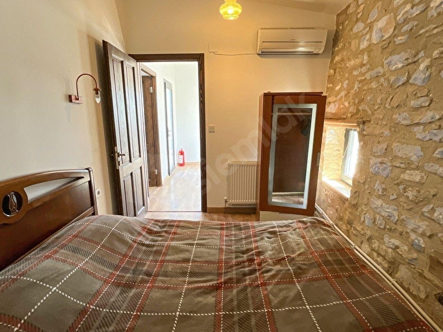 Urla Sanat Sokağının Dibinde Turizm Ruhsatlı Mükemmel Taş Ev - Görsel 8