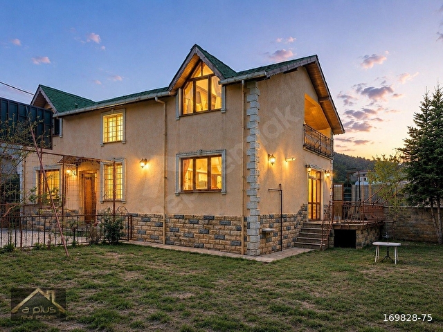 BEYKOZ ÇENGELDEREDE 371 M² ARSA İÇERİSİNDE 5+1 MÜSTAKİL VİLLA