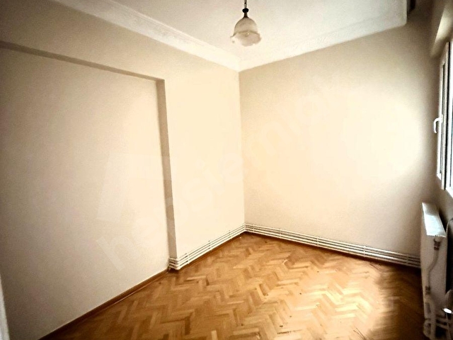 ÜÇKUYULAR CADDE ÜSTÜ MERKEZİ YERDE 2+1 MANZARALI - Görsel 15