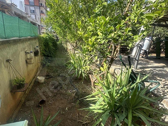 Müstakil iki katlı prefabrik ev Arsa ve bahçesi - Görsel 23