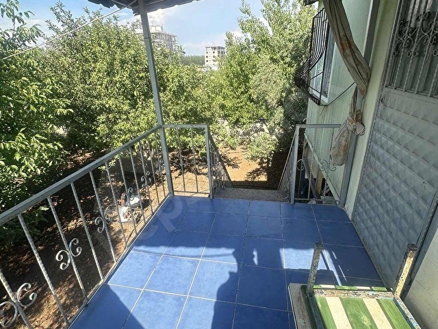 Müstakil iki katlı prefabrik ev Arsa ve bahçesi - Görsel 17