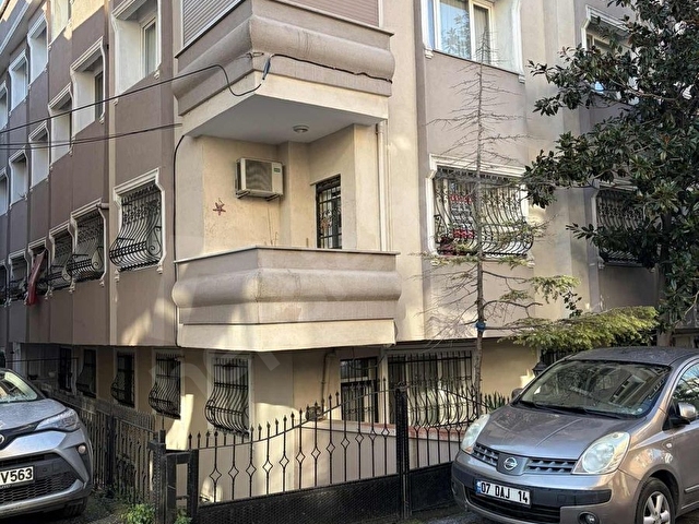 MURAT NAZLIGÜLDEN SATILIK ATİLLA İLAHAN KÜTÜPHANESİ KARŞISI
