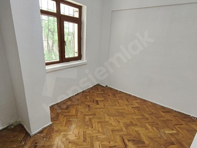 DİRİM SOKAK ÖN CEPHE CADDE YE BİR SOKAK GENİS DAİRE - Görsel 8