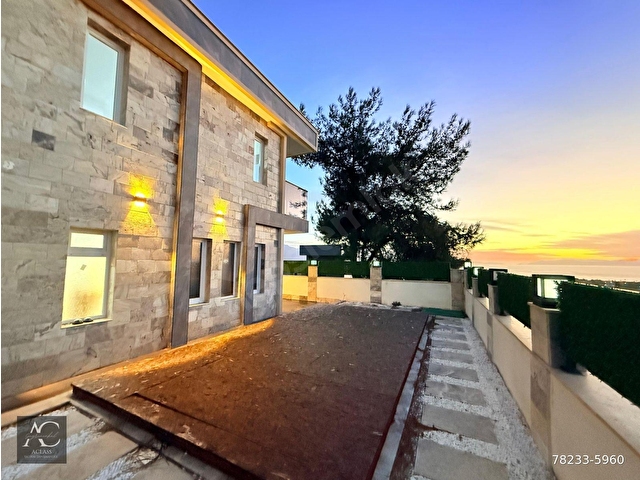 FULL MANZARALI-ÖZEL HAVUZ/OTOPARK-300 M2 BAHÇE-YENI YAPIM LÜX-TAMAMI MÜSTAKİL VİLLA