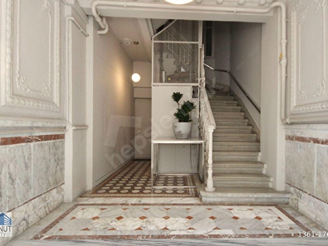 KONUT REALTY | Gümüşsuyunda Tarihi Binada 190 m² Satılık Daire - Görsel 3