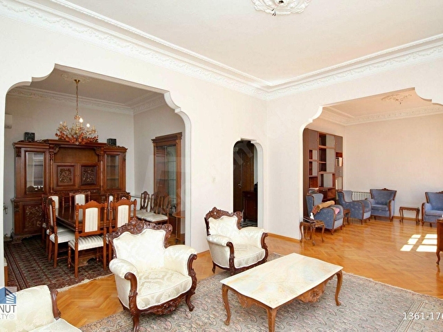 KONUT REALTY | Gümüşsuyunda Tarihi Binada 190 m² Satılık Daire - Görsel 10
