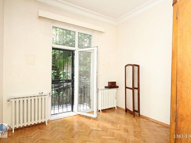 KONUT REALTY | Gümüşsuyunda Tarihi Binada 190 m² Satılık Daire - Görsel 15