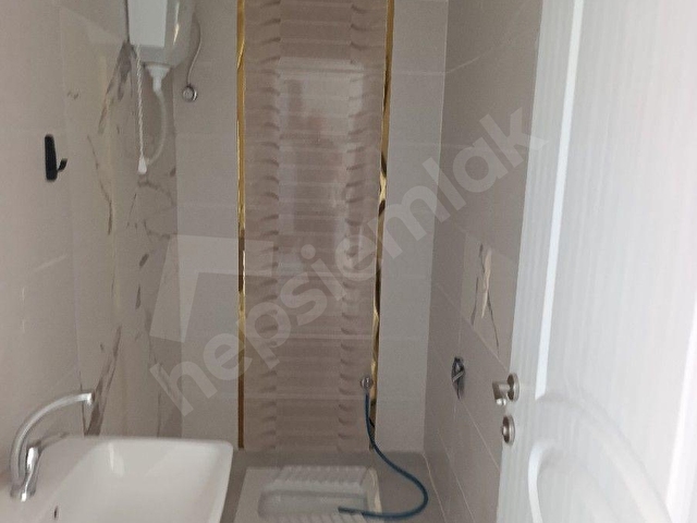 Hassa Girne Mahallesi hastane caddesi üzerinde kiralık 180 metrekare doğalgazlı 3+1 geniş daire - Görsel 4