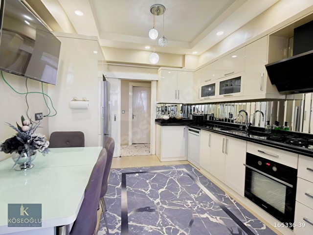 KARACAAHMETTE CADDE ÜZERİ 3+1 MERKEZİ KONUM SATILIK DAİRE - Görsel 3