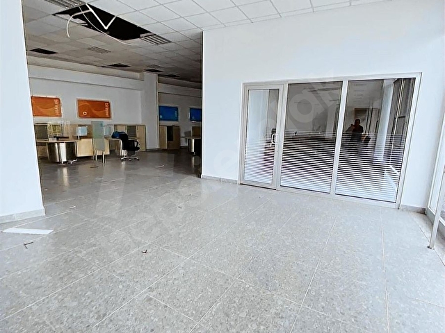 CADDE ÜSTÜ KÖŞE BAŞI 480 m2 TABELA DEĞERİ YÜKSEK KİRALIK DÜKKAN - Görsel 9