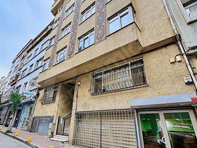 Fındıkzade de Tramvaya 3dk 327m2 Satılık Dükkan