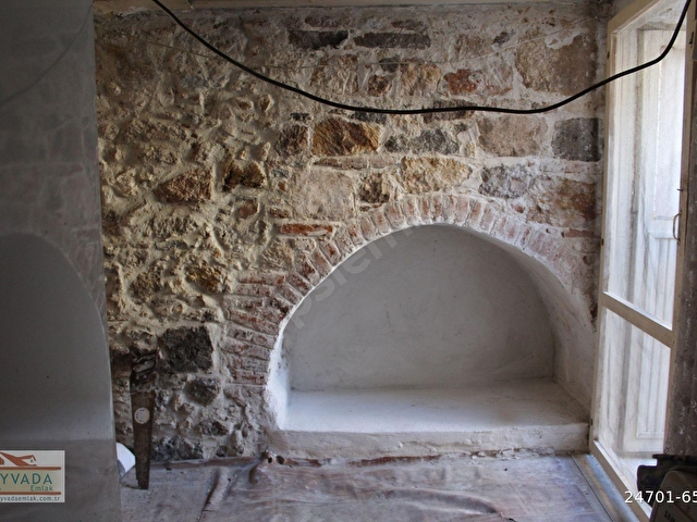 AYVADADAN AYVALIK MERKEZ’DE BAHÇELİ 3 KATLI 3+ 1TAŞ  RUM EVİ - Görsel 4