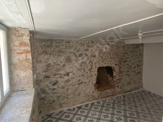 AYVADADAN AYVALIK MERKEZ’DE BAHÇELİ 3 KATLI 3+ 1TAŞ  RUM EVİ - Görsel 9