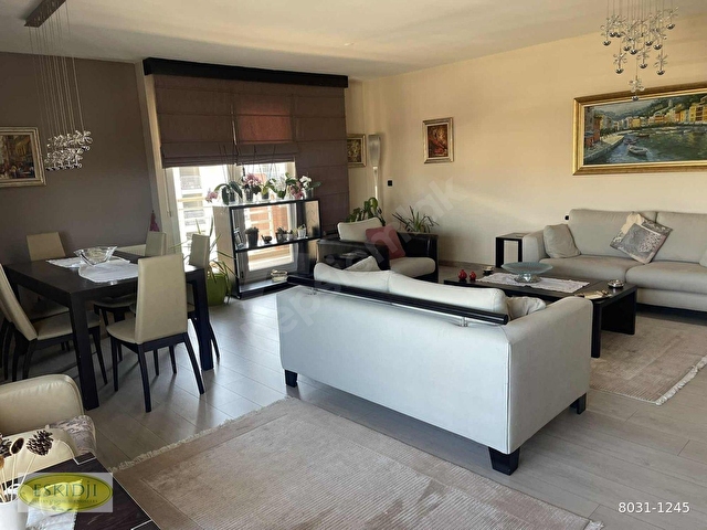 Ataşehir 7000ada Havuzlu Sitede 240 m2 Net 5+2 Satılık Daire
