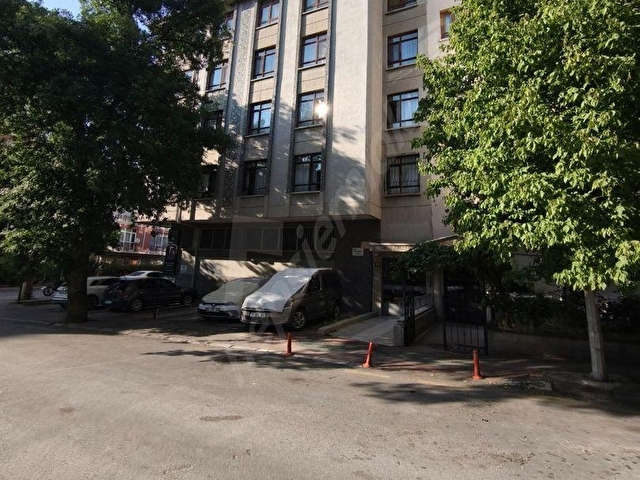 GÜNDÜZden KOLEJ SERVİ SOKAK TA 1.NCİ KAT 3 ODA 1 SALON KOMBİLİ İÇİ KISMEN YAPILI ÖN VE YAN CEPHE - Görsel 3