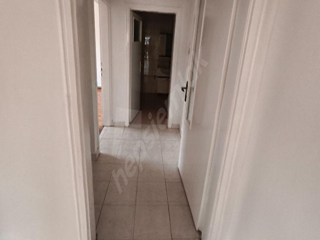 GÜNDÜZden KOLEJ SERVİ SOKAK TA 1.NCİ KAT 3 ODA 1 SALON KOMBİLİ İÇİ KISMEN YAPILI ÖN VE YAN CEPHE - Görsel 18