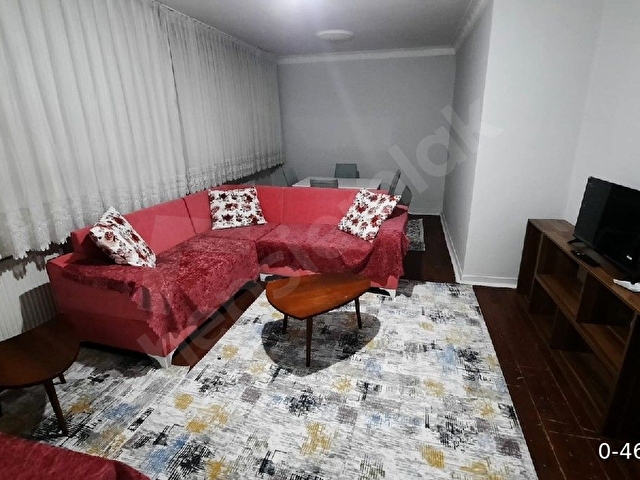SAHİBİNDEN EŞYALI EMLAKÇISIZ 2.KAT KONUMUNDA MERKEZİ KONUMDA 2+1