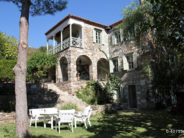 ESKİ DOĞANBEY KÖYÜNDE 3 KATLI TAŞ EV + AĞAÇLI BÜYÜK BAHÇE