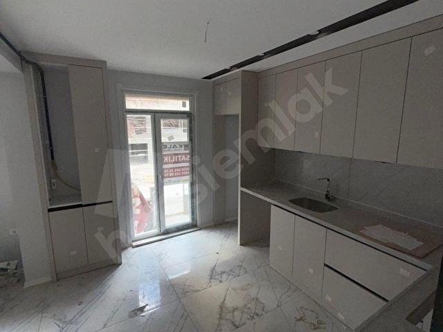 VALİDE SULTAN MAHALLESİNDE SATILIK FIRSAT YENİLENMİŞ 2+1 DAİRE - Görsel 4