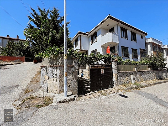 ALBAYRAKTAN ŞEHİR MERKEZİNDE 462M2 ARSA İÇİNDE 3 KAT VİLLA - Görsel 6