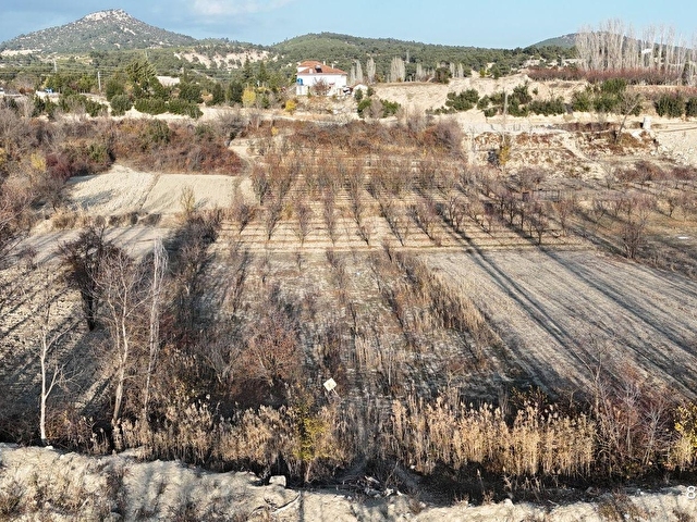SARICALAR EMLAKTAN DEREKÖY MAH.DE AKARSUYA SIFIR 1075M2 BAHÇE - Görsel 2