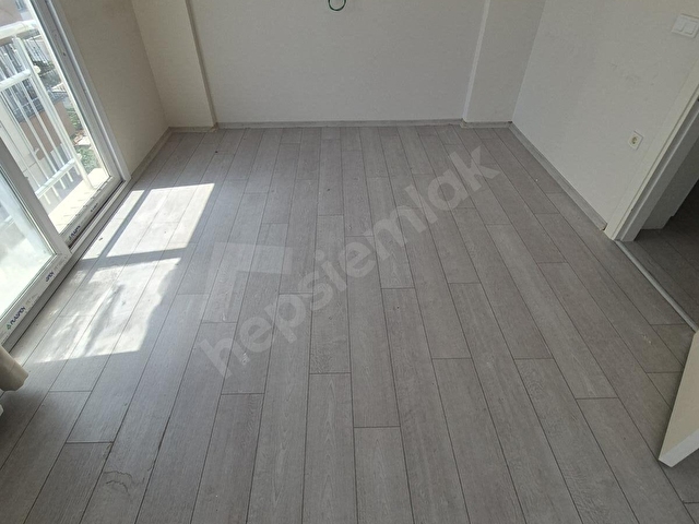 YEŞİLTEPEDE 2+1 KAPALI MUTFAK DOĞALGAZLI ANKASTRELİ KİRALIK DAİRE - Görsel 5
