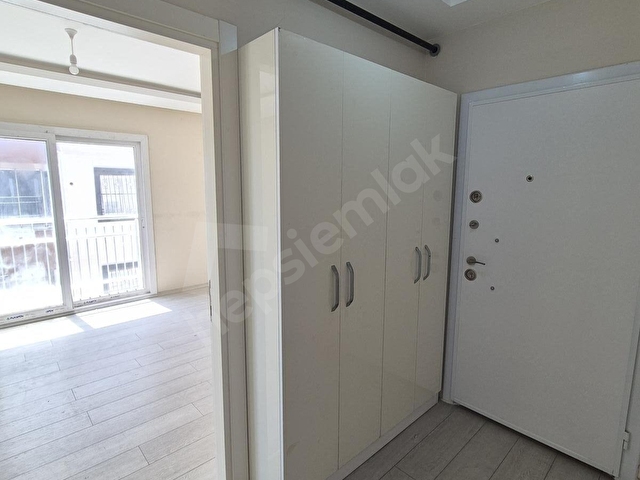 YEŞİLTEPEDE 2+1 KAPALI MUTFAK DOĞALGAZLI ANKASTRELİ KİRALIK DAİRE - Görsel 15