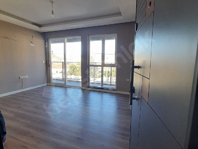 ORTACA ATATÜRK CADDESİ ÜZERİNDE AİLEYE VE OFİSE UYGUN DAİRE