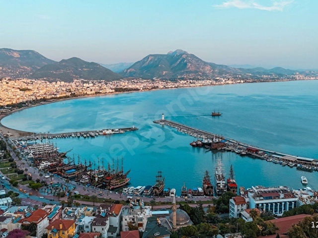 ALANYA KALE DE DENİZ VE İSKELE MANZARALI 3+1 DAİRE