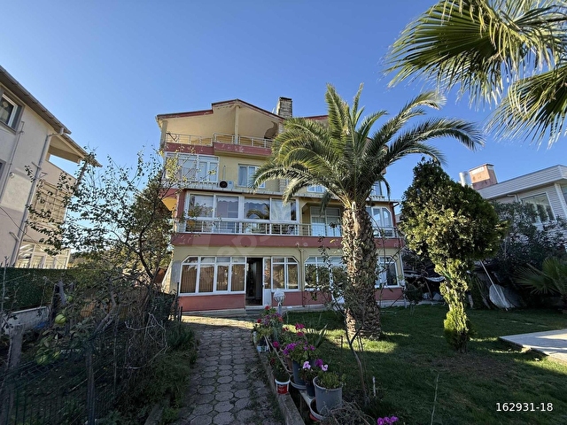 Deniz Manzaralı Teras | Havuzlu 7+3 Çok Katlı Villa