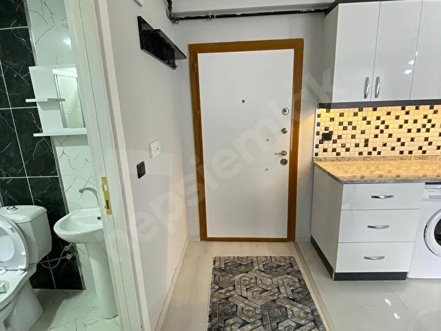 REELDEN TRAMVAYA YAKIN HOLLÜ LÜKS EŞYALI KİRALIK 1+1 DAİRE - Görsel 22