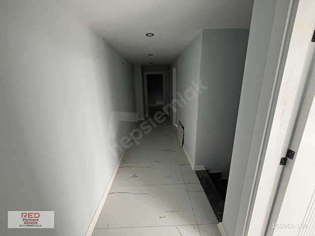 ÇAYIROVANIN MERKEZİ LOKASYONUNDA 3+1 GENİŞ DUBLEKS DAİRE. - Görsel 15
