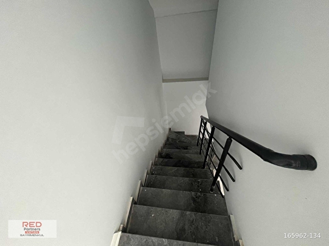ÇAYIROVANIN MERKEZİ LOKASYONUNDA 3+1 GENİŞ DUBLEKS DAİRE. - Görsel 17