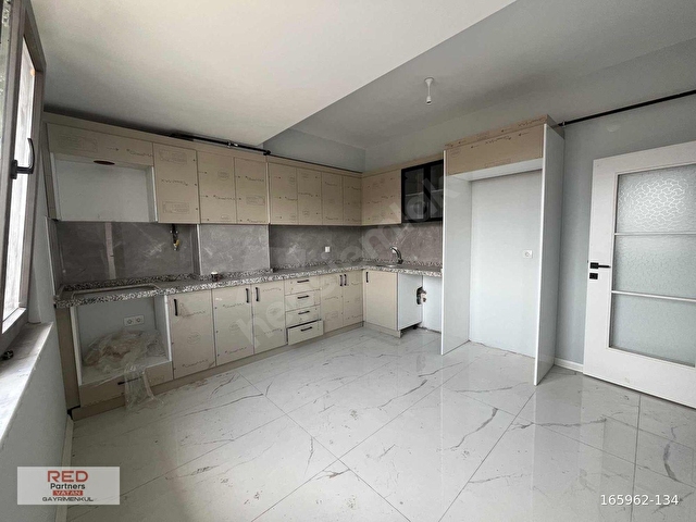 ÇAYIROVANIN MERKEZİ LOKASYONUNDA 3+1 GENİŞ DUBLEKS DAİRE. - Görsel 4