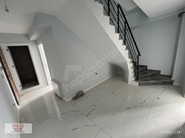 ÇAYIROVANIN MERKEZİ LOKASYONUNDA 3+1 GENİŞ DUBLEKS DAİRE. - Görsel 16