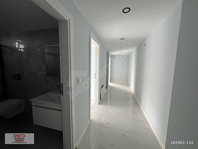 ÇAYIROVANIN MERKEZİ LOKASYONUNDA 3+1 GENİŞ DUBLEKS DAİRE. - Görsel 14