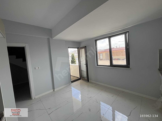 ÇAYIROVANIN MERKEZİ LOKASYONUNDA 3+1 GENİŞ DUBLEKS DAİRE. - Görsel 7