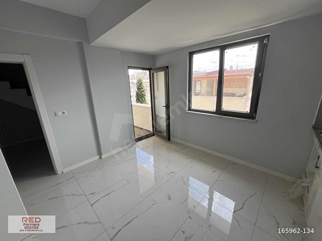 ÇAYIROVANIN MERKEZİ LOKASYONUNDA 3+1 GENİŞ DUBLEKS DAİRE. - Görsel 6