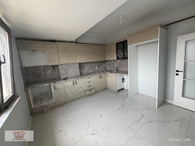 ÇAYIROVANIN MERKEZİ LOKASYONUNDA 3+1 GENİŞ DUBLEKS DAİRE. - Görsel 3