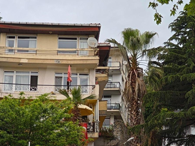 İstinye koyu manzaralı sahile 2 adım aydınlık 1+1 kombili daire